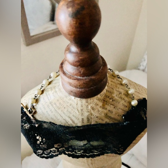 Lace Choker with beaded back - Picture 2 of 2